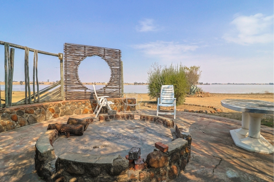 8 Bedroom Property for Sale in Oranjeville Free State